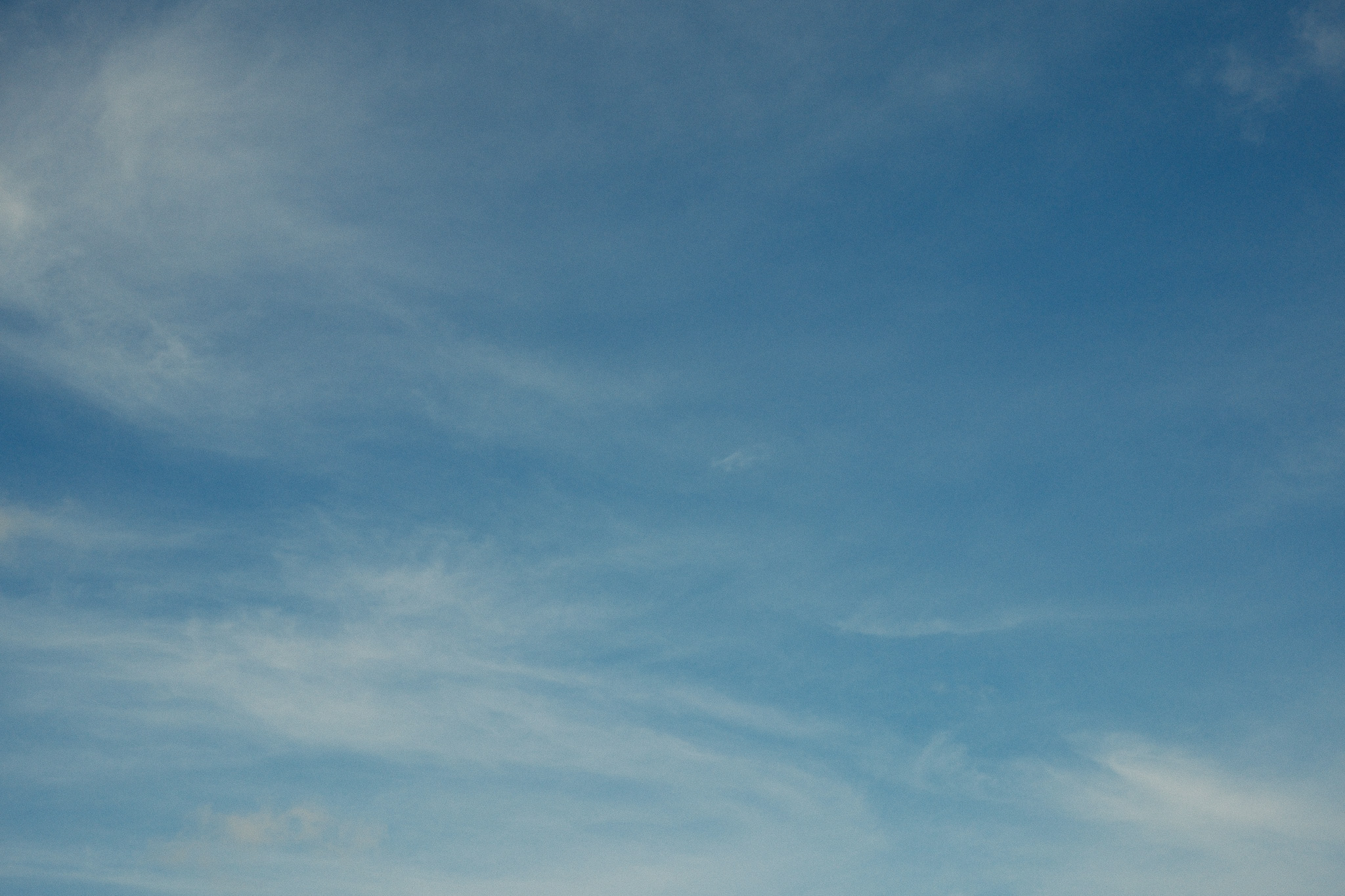A sky full of high clouds on a sunny summer day in Aruba.