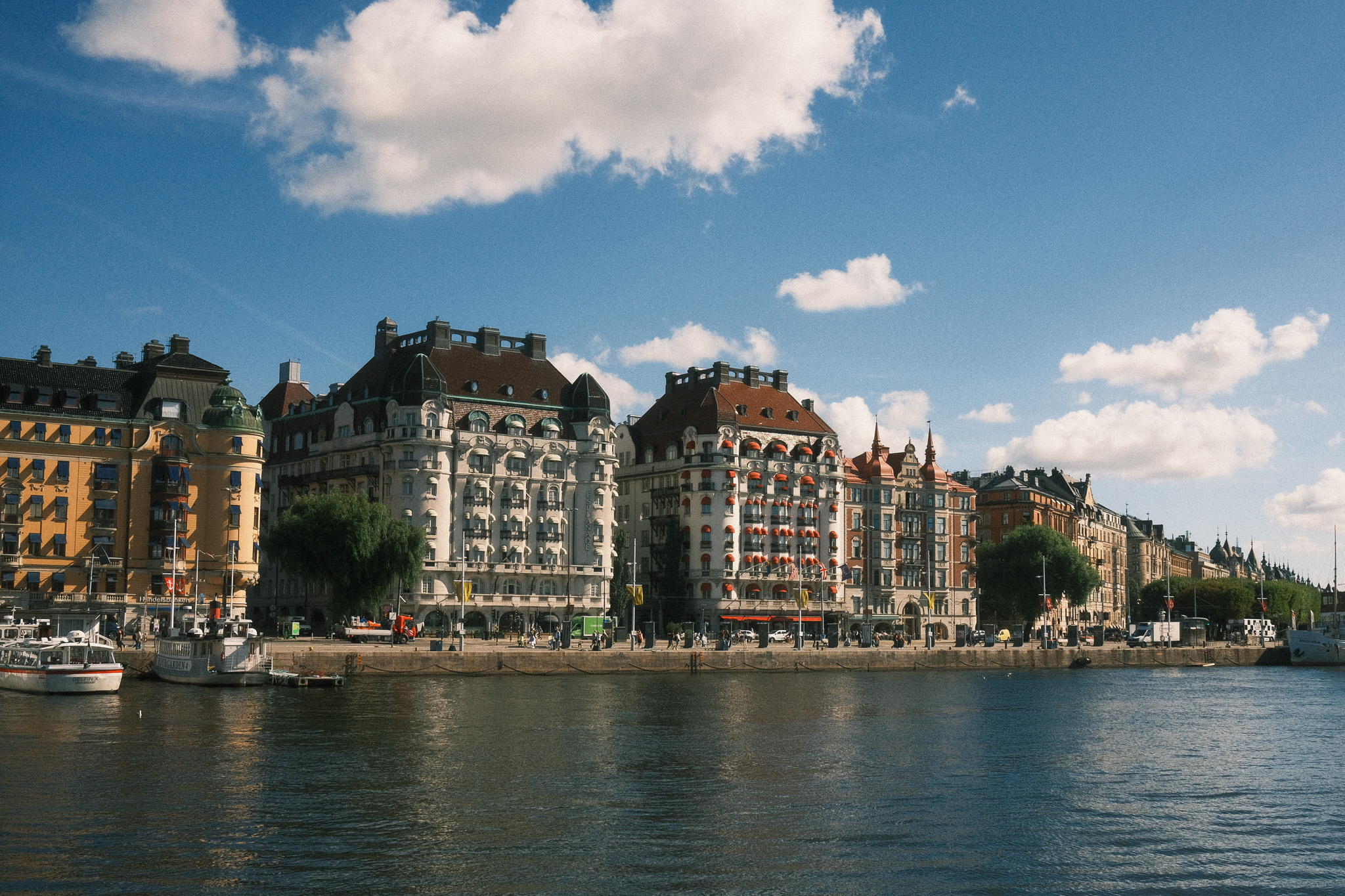 A row of 5 story apartment buildings on a waterfront.